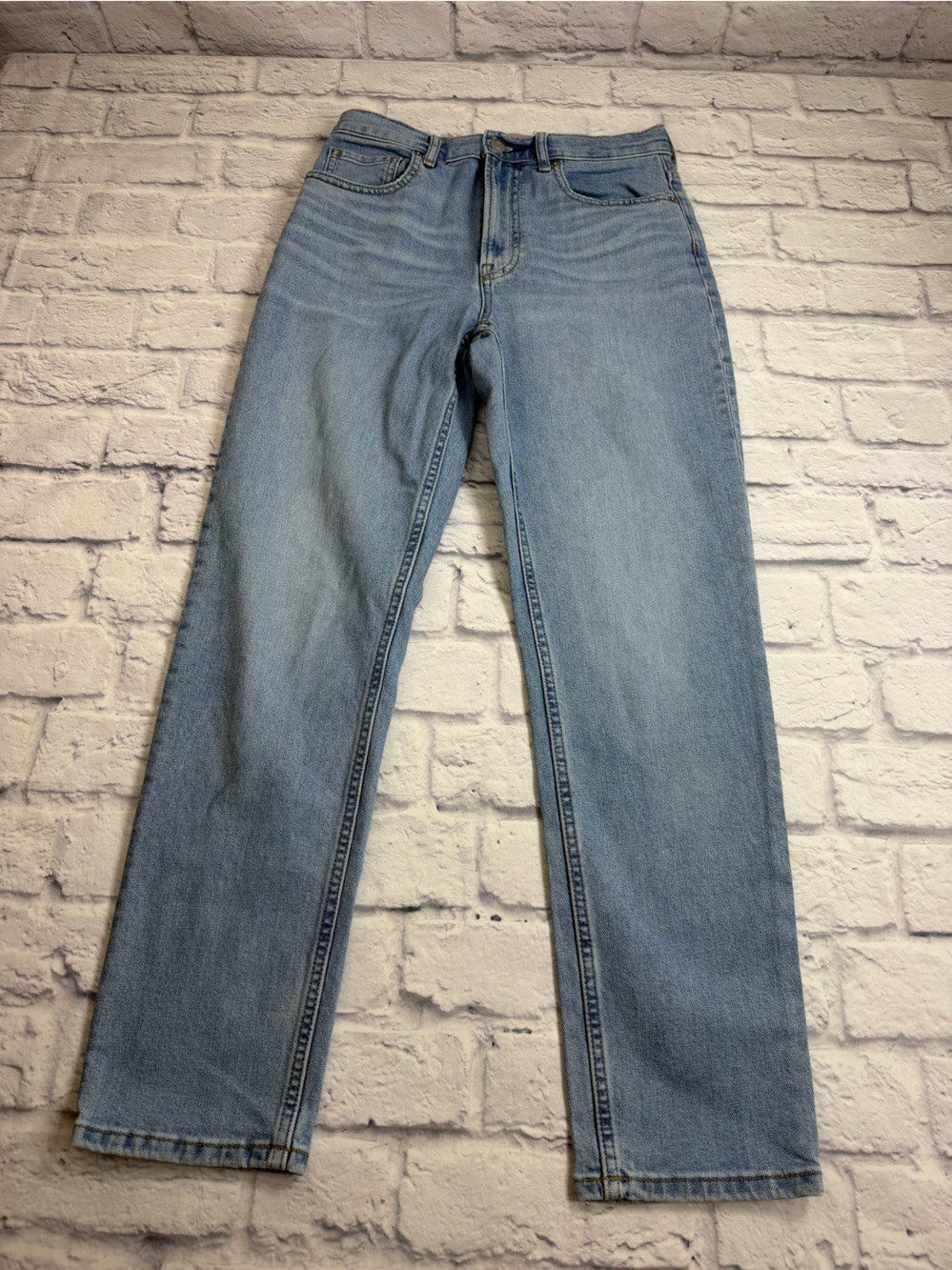 Everlane “The Cheeky Jean” Light Wash Straight-Leg Jeans. Size 27